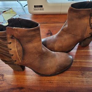 Steve Madden Raglan booties